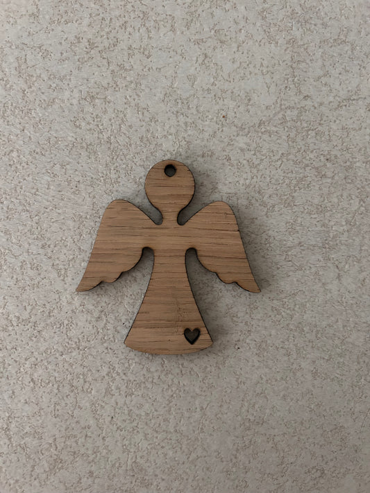 Engle juleophæng med navn i træ