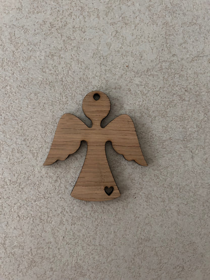 Engle juleophæng med navn i træ