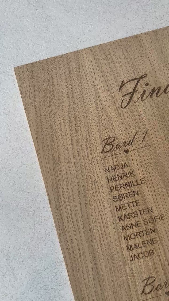 Bordplan skilt i træ