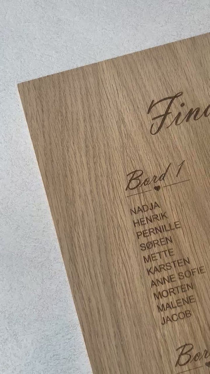 Bordplan skilt i træ